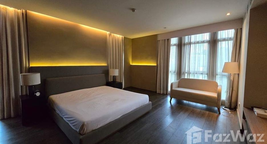 For rent 3 bedrooms condo in Khlong Toei, Bangkok