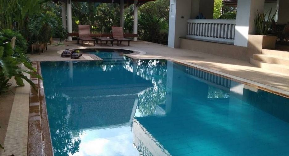 For rent 3 bedrooms condo in Yan Nawa, Bangkok