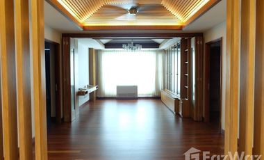 For rent 3 bedrooms condo in Yan Nawa, Bangkok