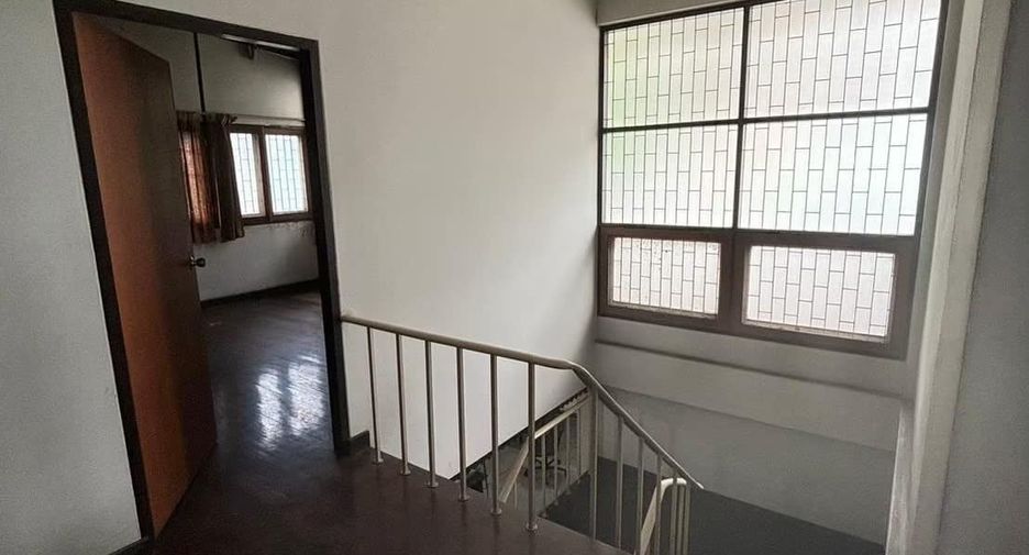 ให้เช่า 3 ห้องนอน บ้านเดี่ยว ใน วัฒนา, กรุงเทพฯ