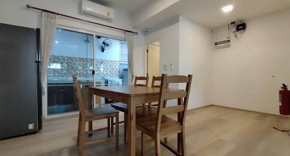 Casa adosada en alquiler de 2 habitaciones en Prawet, Bangkok