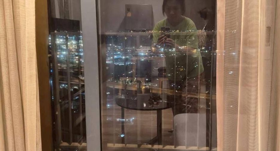 For rent 2 bedrooms condo in Khlong Toei, Bangkok