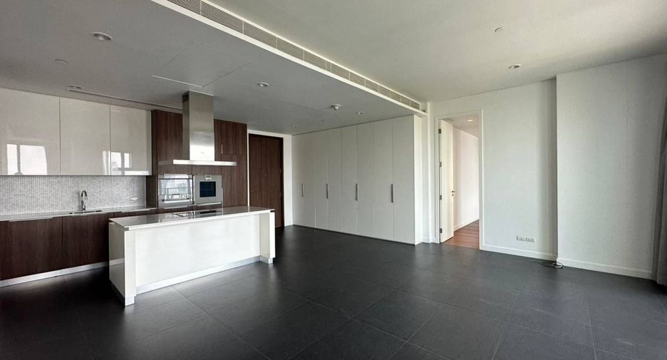 For rent 2 bedrooms condo in Pathum Wan, Bangkok