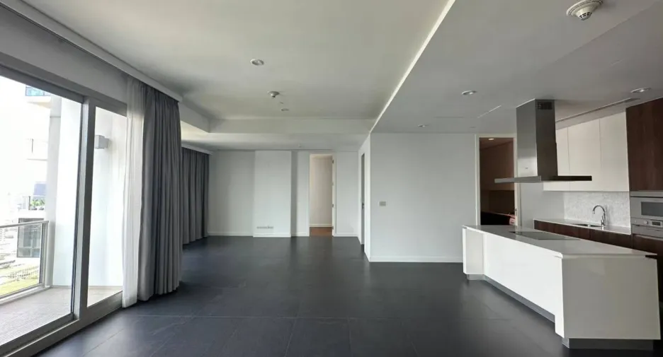 For rent 2 bedrooms condo in Pathum Wan, Bangkok