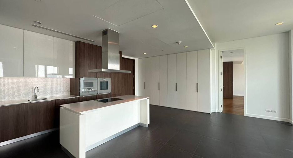 For rent 2 bedrooms condo in Pathum Wan, Bangkok