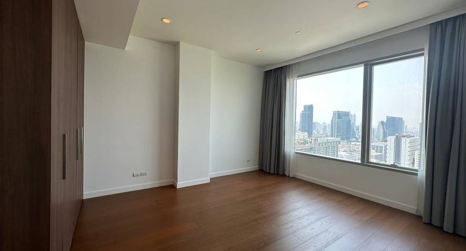 For rent 2 bedrooms condo in Pathum Wan, Bangkok
