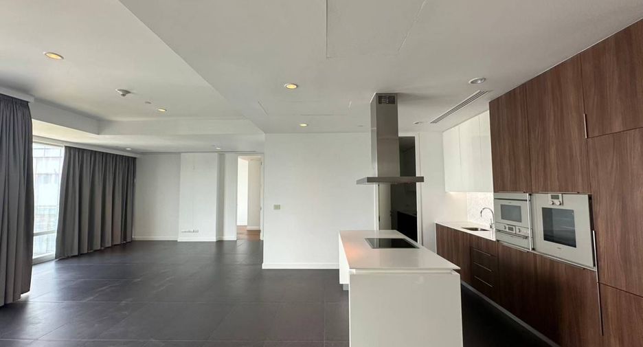 For rent 2 bedrooms condo in Pathum Wan, Bangkok