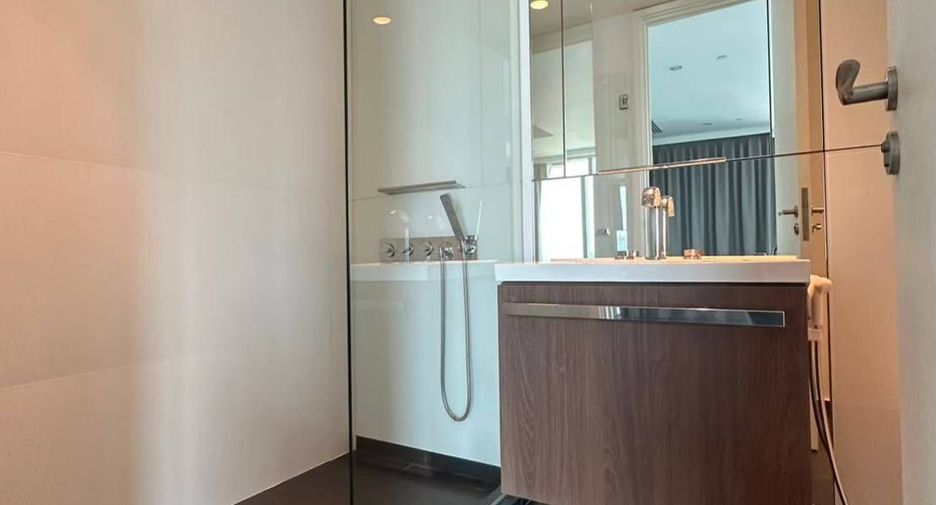 For rent 2 bedrooms condo in Pathum Wan, Bangkok