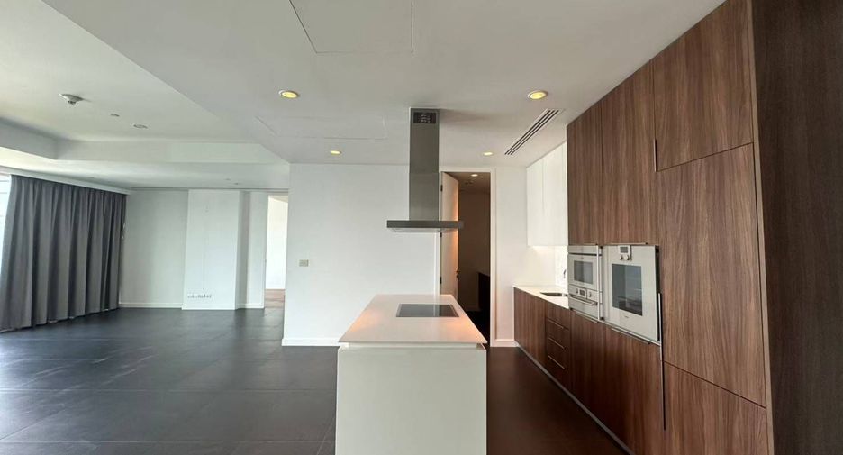 For rent 2 bedrooms condo in Pathum Wan, Bangkok