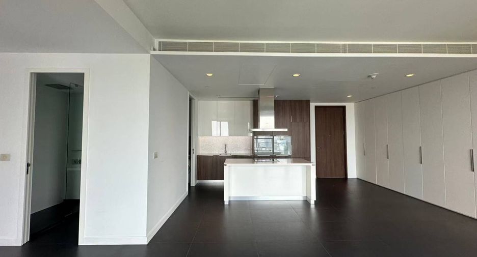 For rent 2 bedrooms condo in Pathum Wan, Bangkok