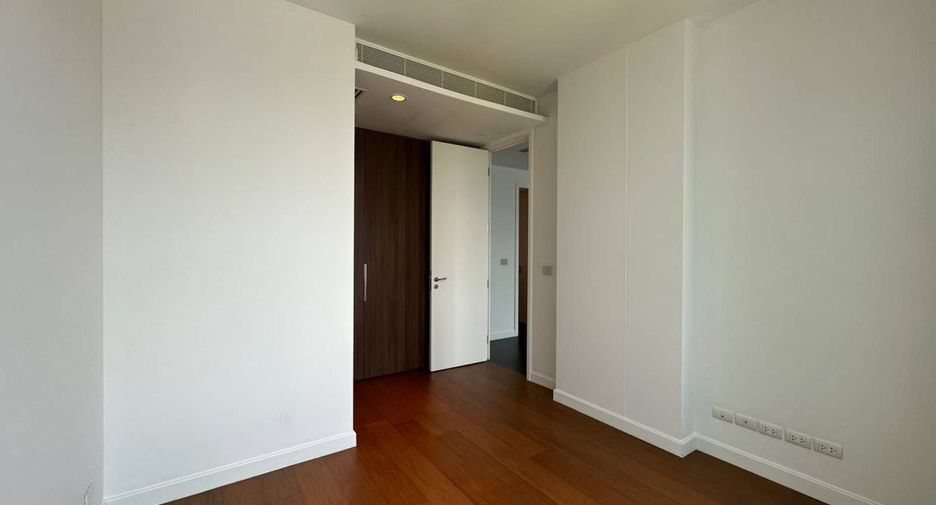 For rent 2 bedrooms condo in Pathum Wan, Bangkok