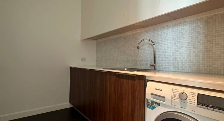 For rent 2 bedrooms condo in Pathum Wan, Bangkok