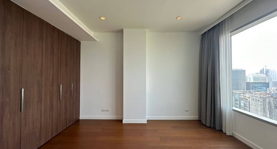 For rent 2 bedrooms condo in Pathum Wan, Bangkok