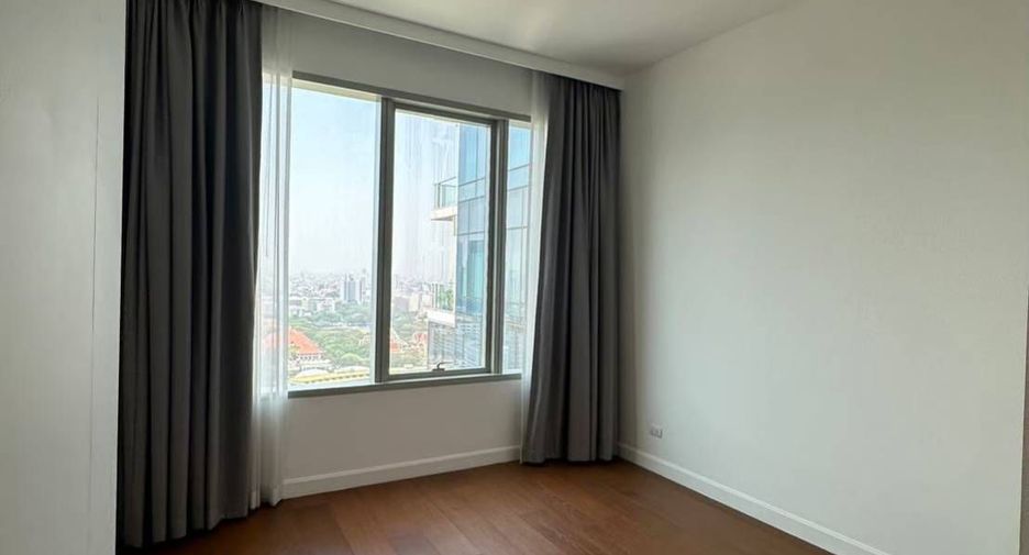 For rent 2 bedrooms condo in Pathum Wan, Bangkok