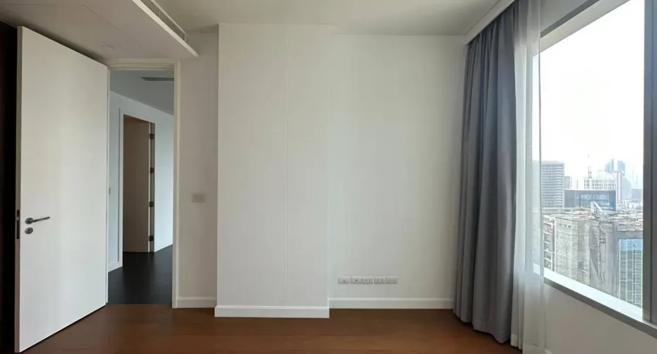 For rent 2 bedrooms condo in Pathum Wan, Bangkok