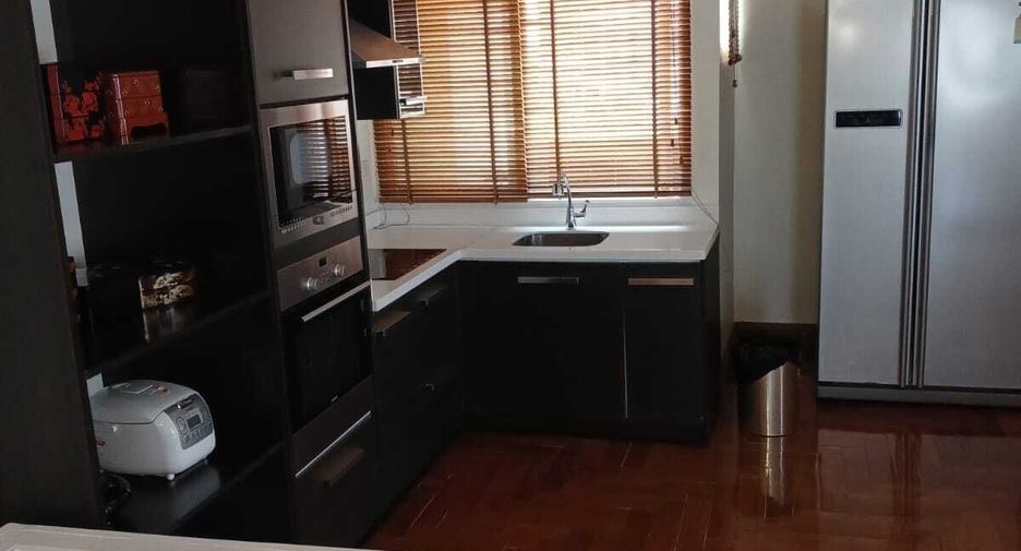 For rent 3 bedrooms condo in Khlong Toei, Bangkok