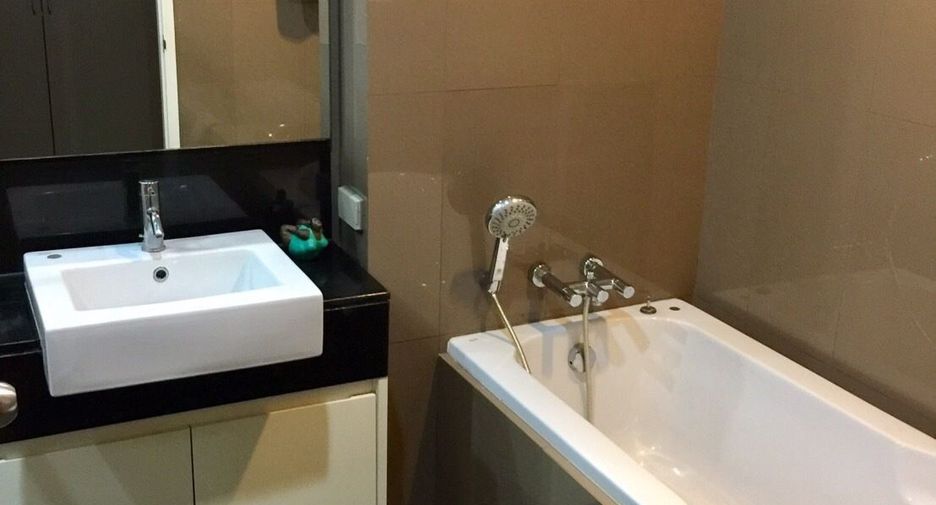 For rent 1 bed condo in Khlong Toei, Bangkok