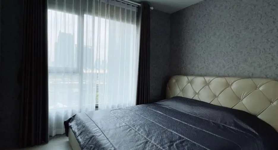 For rent 2 bedrooms condo in Huai Khwang, Bangkok