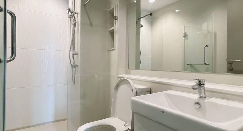 For rent 2 bedrooms condo in Huai Khwang, Bangkok