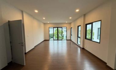 出租 4 卧室 独立屋 在 Bang Phli, Samut Prakan