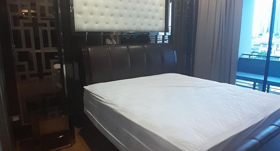 For rent 3 bedrooms townhouse in Khlong Toei, Bangkok