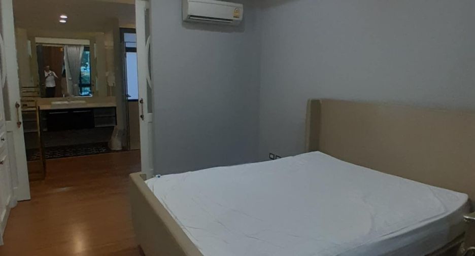 For rent 3 bedrooms townhouse in Khlong Toei, Bangkok