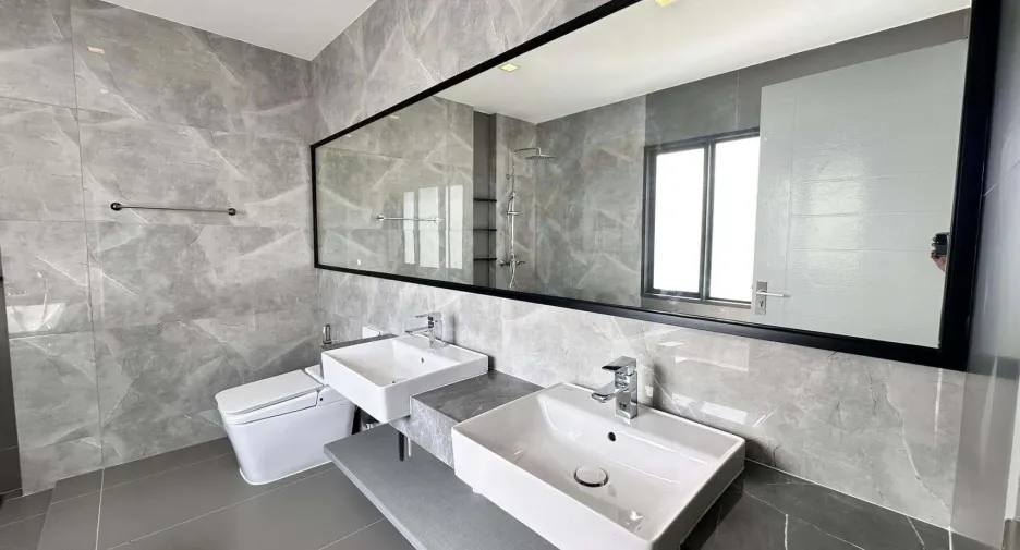 Haus zur Miete mit 5 Zimmer in Bang Phli, Samut Prakan