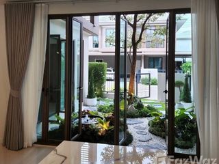 À louer 4 chambres maison à Bang Kapi, Bangkok