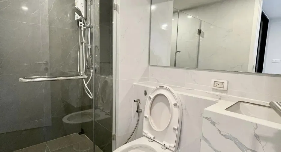 For rent 1 bed condo in Bang Kapi, Bangkok
