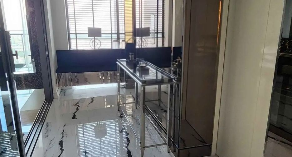 For rent 2 bedrooms condo in Yan Nawa, Bangkok