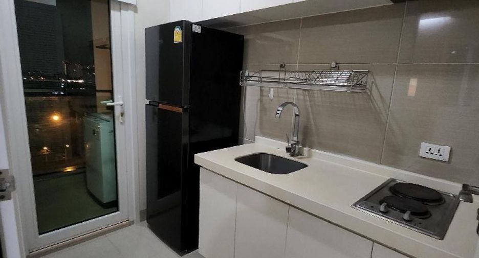 Condo en alquiler de 2 habitaciones en Huai Khwang, Bangkok