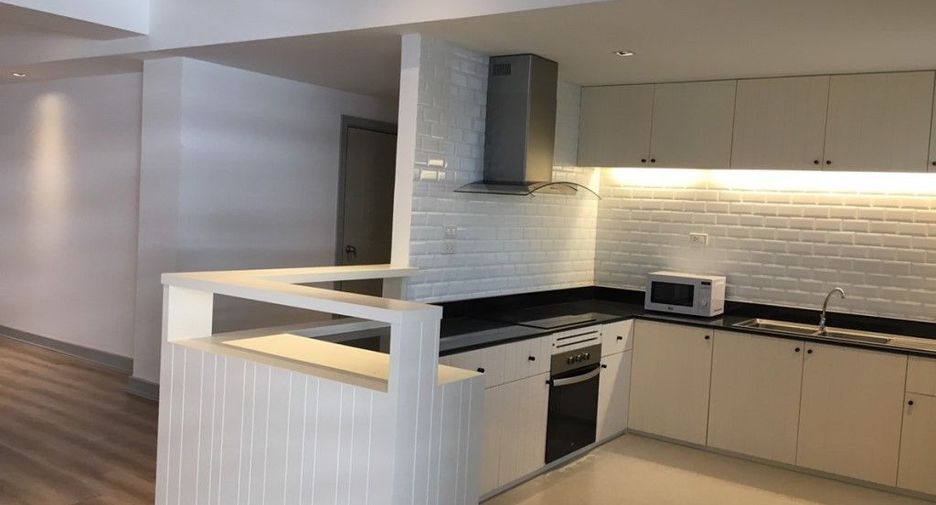 Condo en alquiler de 3 habitaciones en Watthana, Bangkok