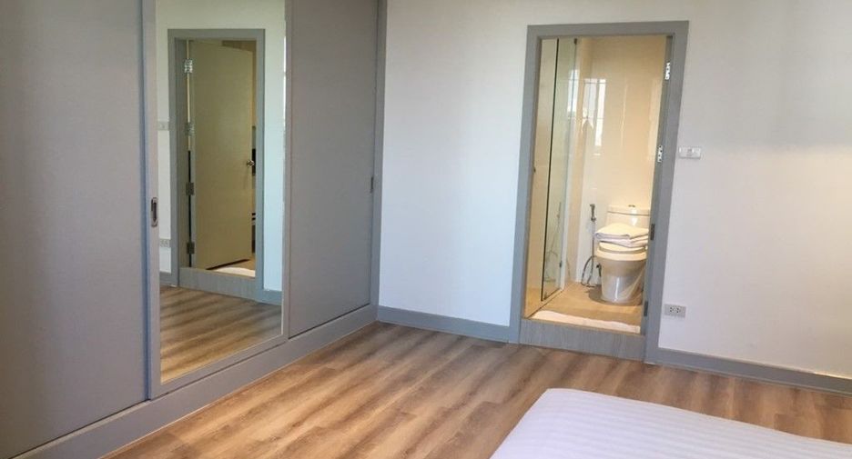 Condo en alquiler de 3 habitaciones en Watthana, Bangkok