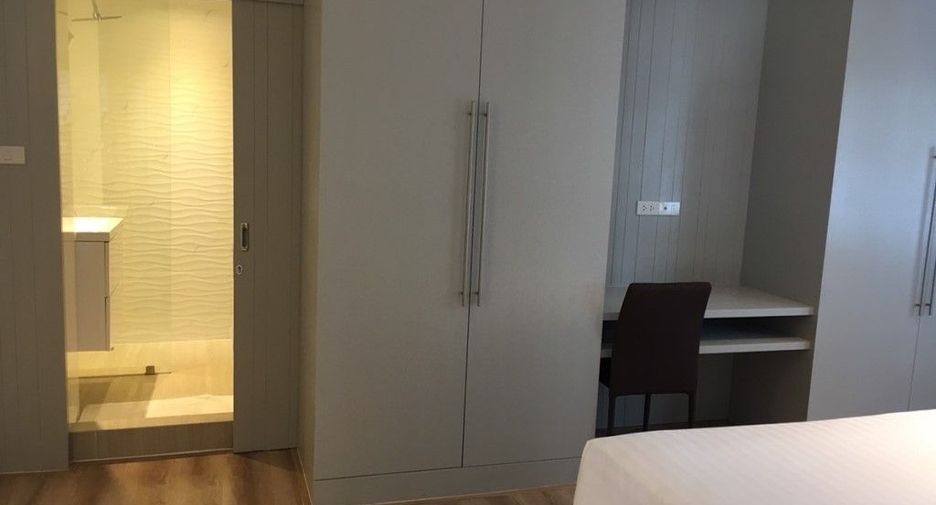 Condo en alquiler de 3 habitaciones en Watthana, Bangkok