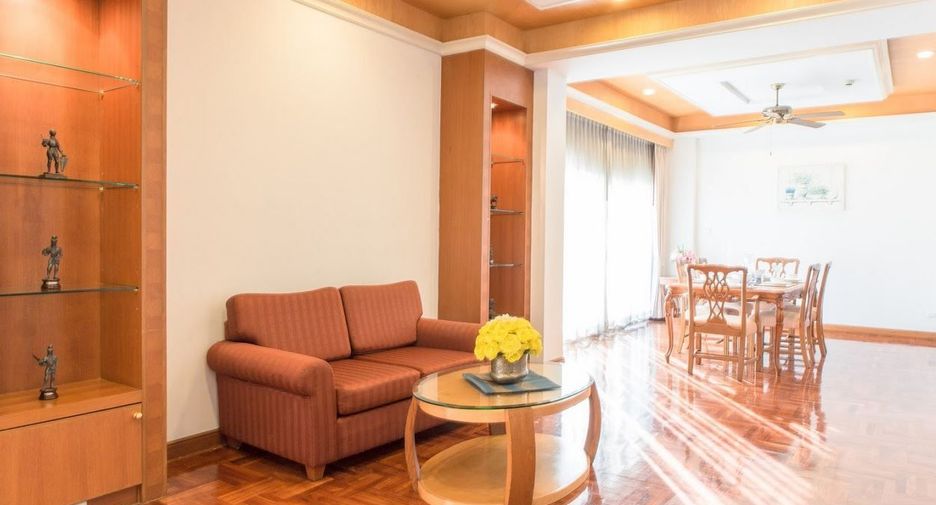 For rent 3 bedrooms apartment in Watthana, Bangkok