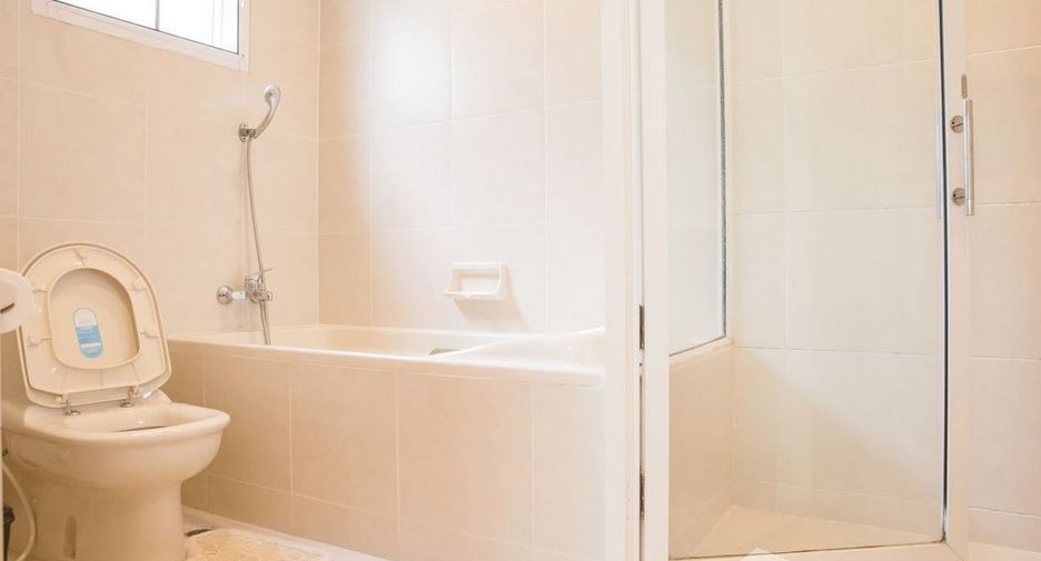 For rent 3 bedrooms apartment in Watthana, Bangkok