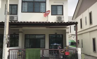 Casa adosada en alquiler de 3 habitaciones en Bang Sao Thong, Samut Prakan