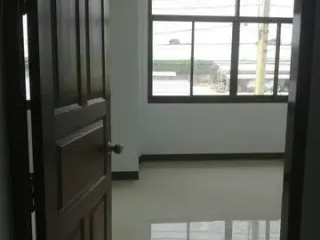出租 3 卧室 联排别墅 在 Bang Sao Thong, Samut Prakan