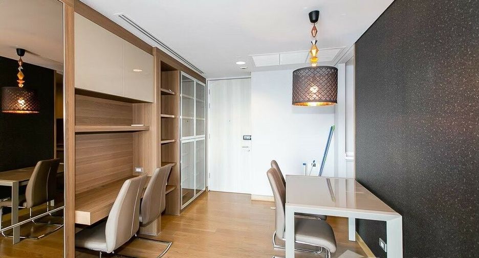 For rent 2 bedrooms condo in Khlong Toei, Bangkok