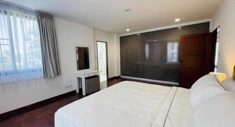 For rent 3 bedrooms apartment in Watthana, Bangkok