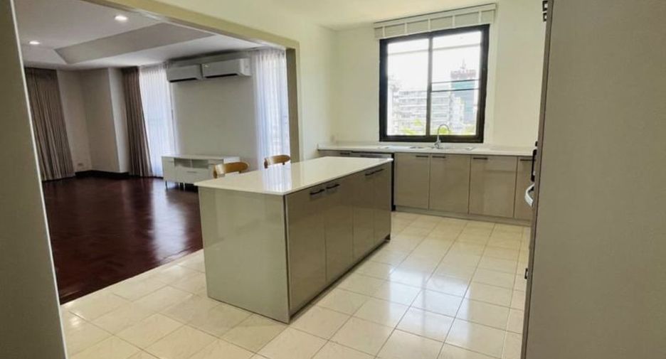 For rent 3 bedrooms apartment in Watthana, Bangkok