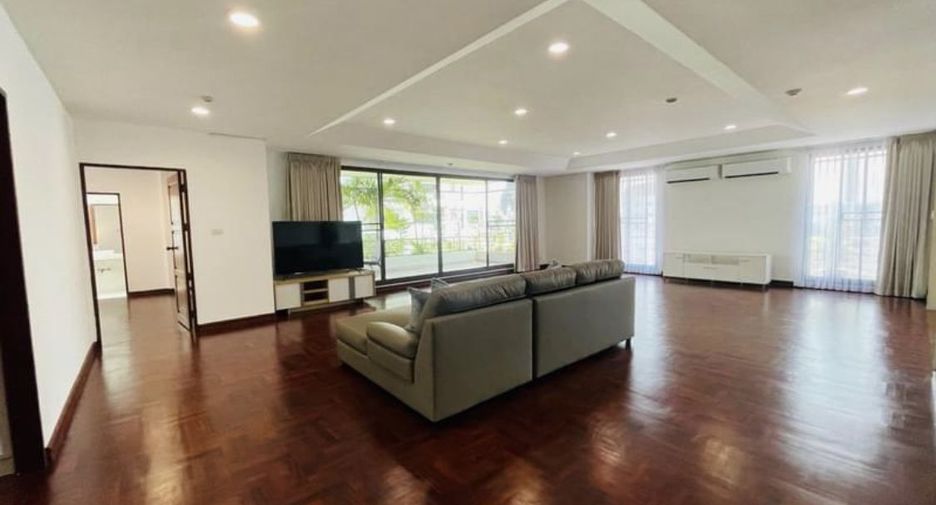 For rent 3 bedrooms apartment in Watthana, Bangkok