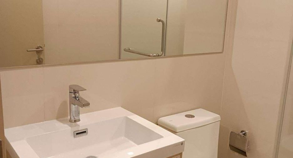 For rent 2 bedrooms condo in Huai Khwang, Bangkok