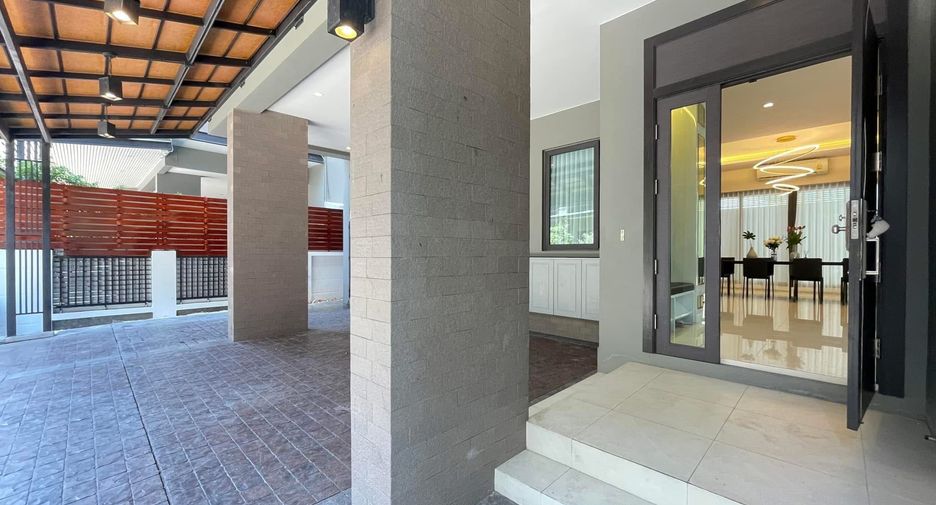 Haus zur Miete mit 5 Zimmer in Bang Sue, Bangkok