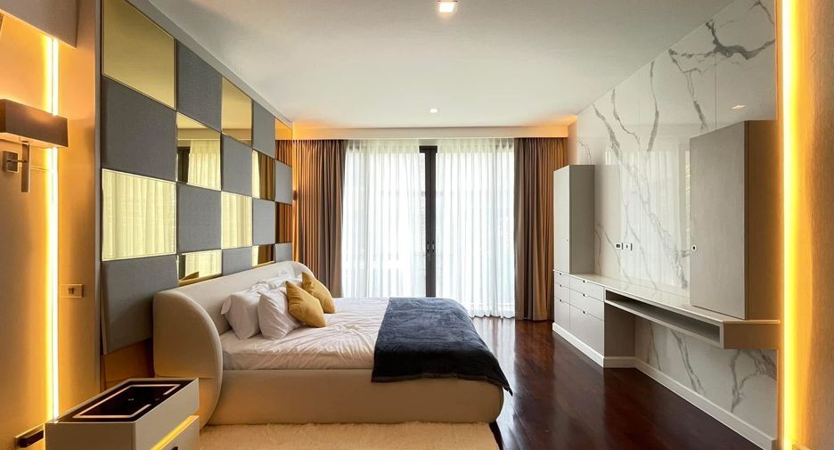 Haus zur Miete mit 5 Zimmer in Bang Sue, Bangkok