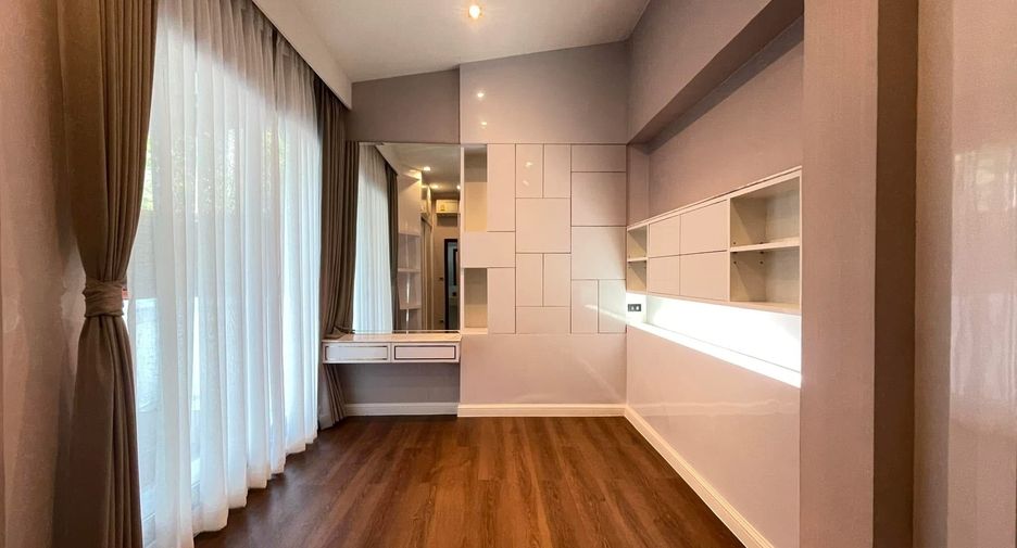 Haus zur Miete mit 5 Zimmer in Bang Sue, Bangkok
