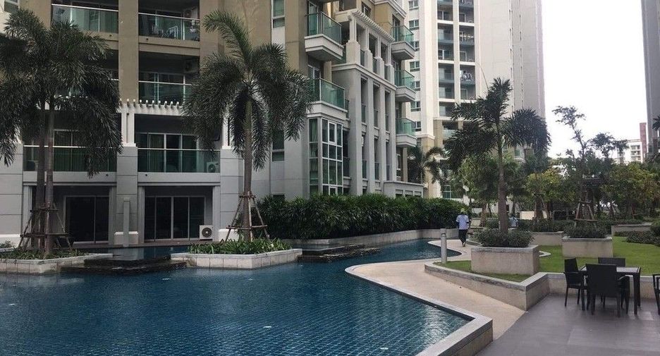 For rent 2 bedrooms condo in Huai Khwang, Bangkok