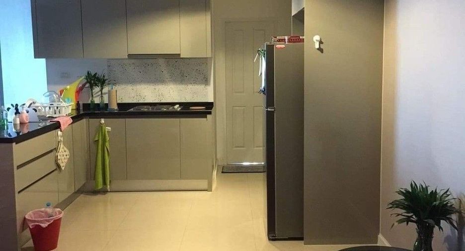 For rent 2 bedrooms condo in Huai Khwang, Bangkok