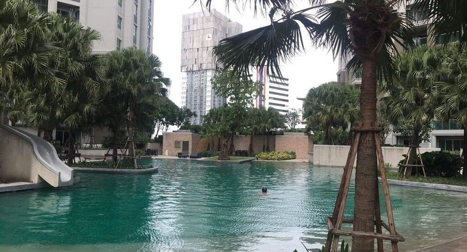 For rent 2 bedrooms condo in Huai Khwang, Bangkok