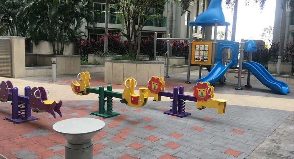 For rent 2 bedrooms condo in Huai Khwang, Bangkok